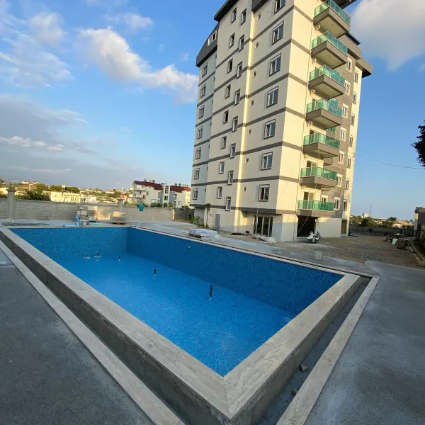 Çarşı 2 under construction: pool and grounds